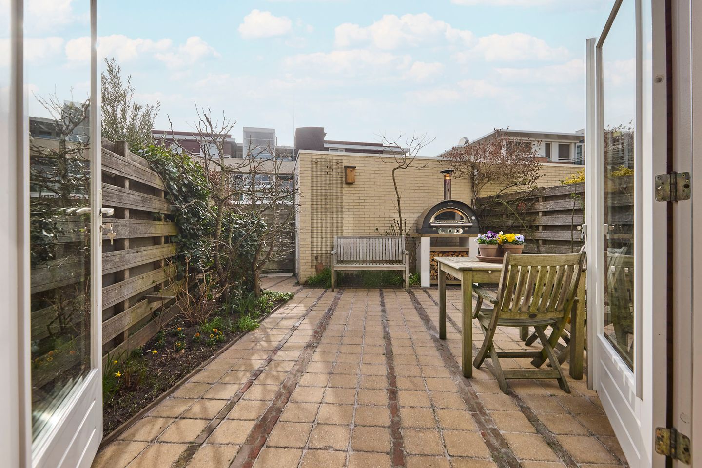 Spacious family home with 6 bedrooms and free view — 61
