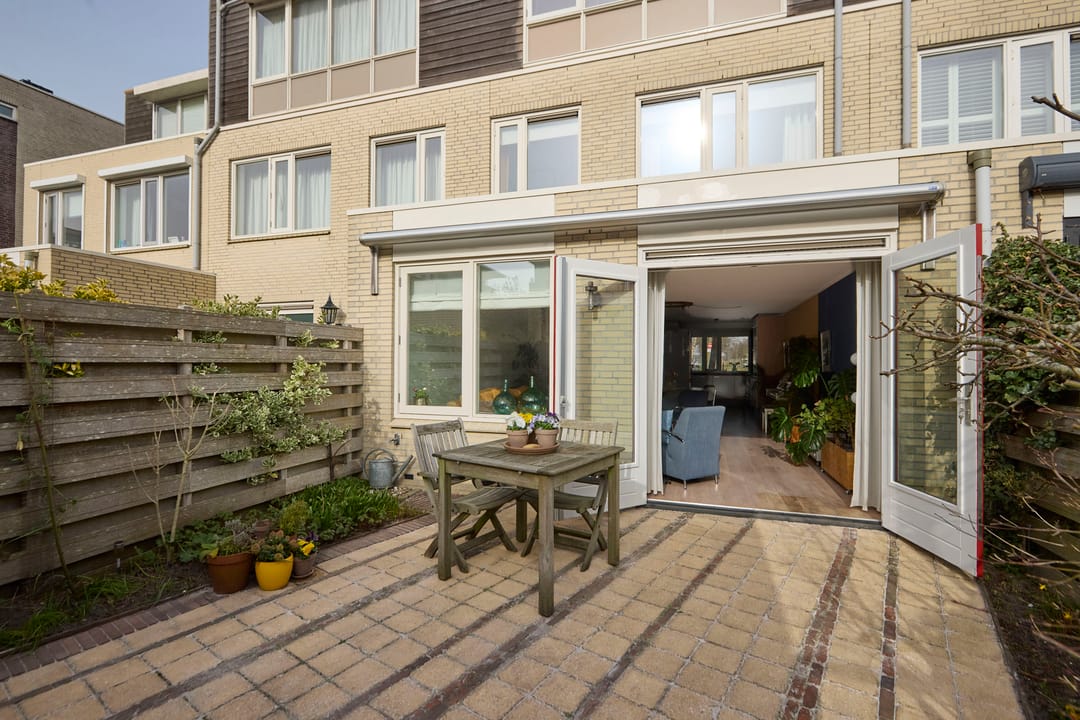 Spacious family home with 6 bedrooms and free view — 63