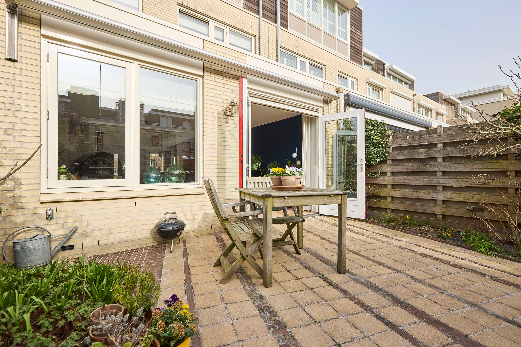 Spacious family home with 6 bedrooms and free view — 64