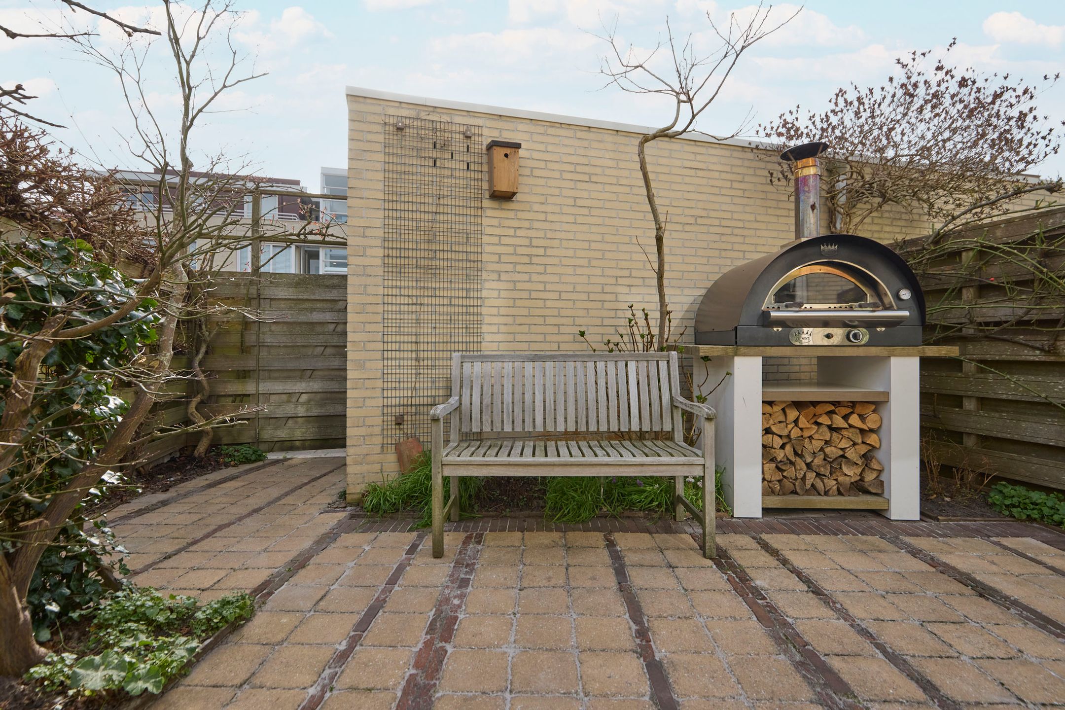 Spacious family home with 6 bedrooms and free view — 70