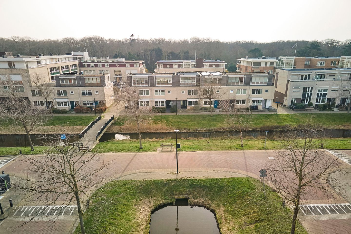 Spacious family home with 6 bedrooms and free view — 75