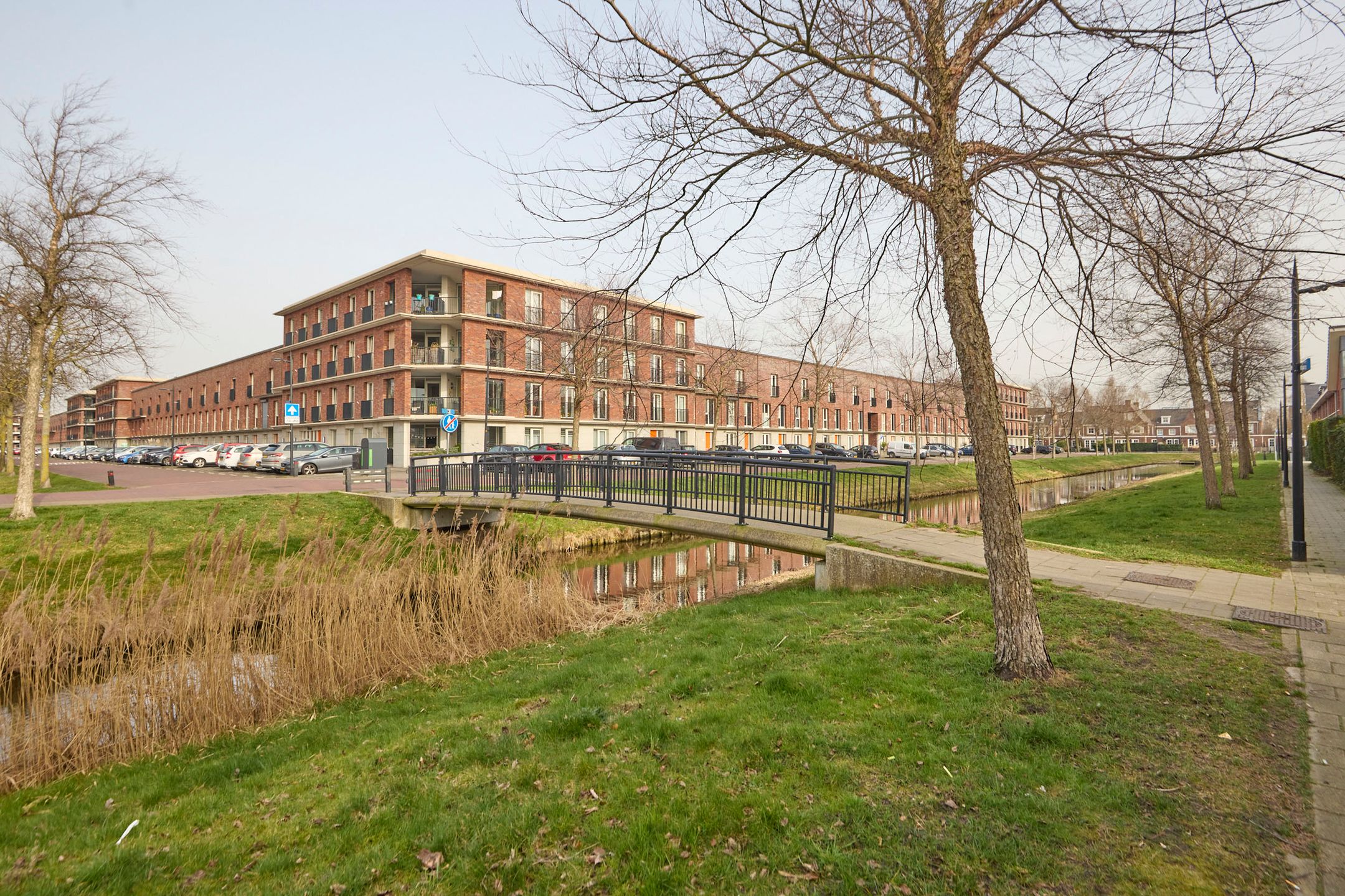Spacious family home with 6 bedrooms and free view — 77