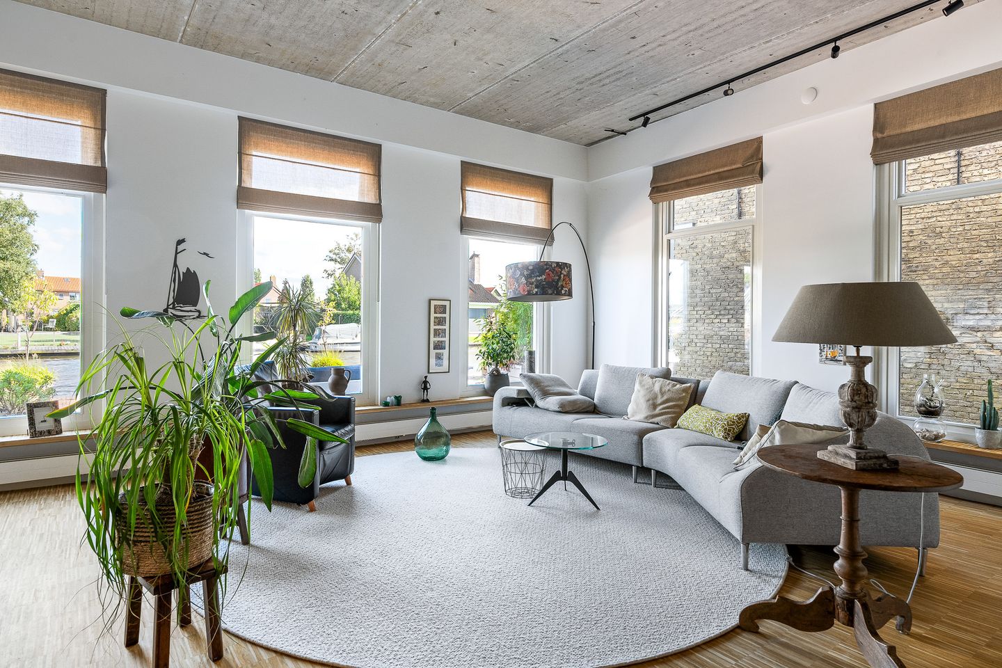 Foto 10 van Iewâl 18