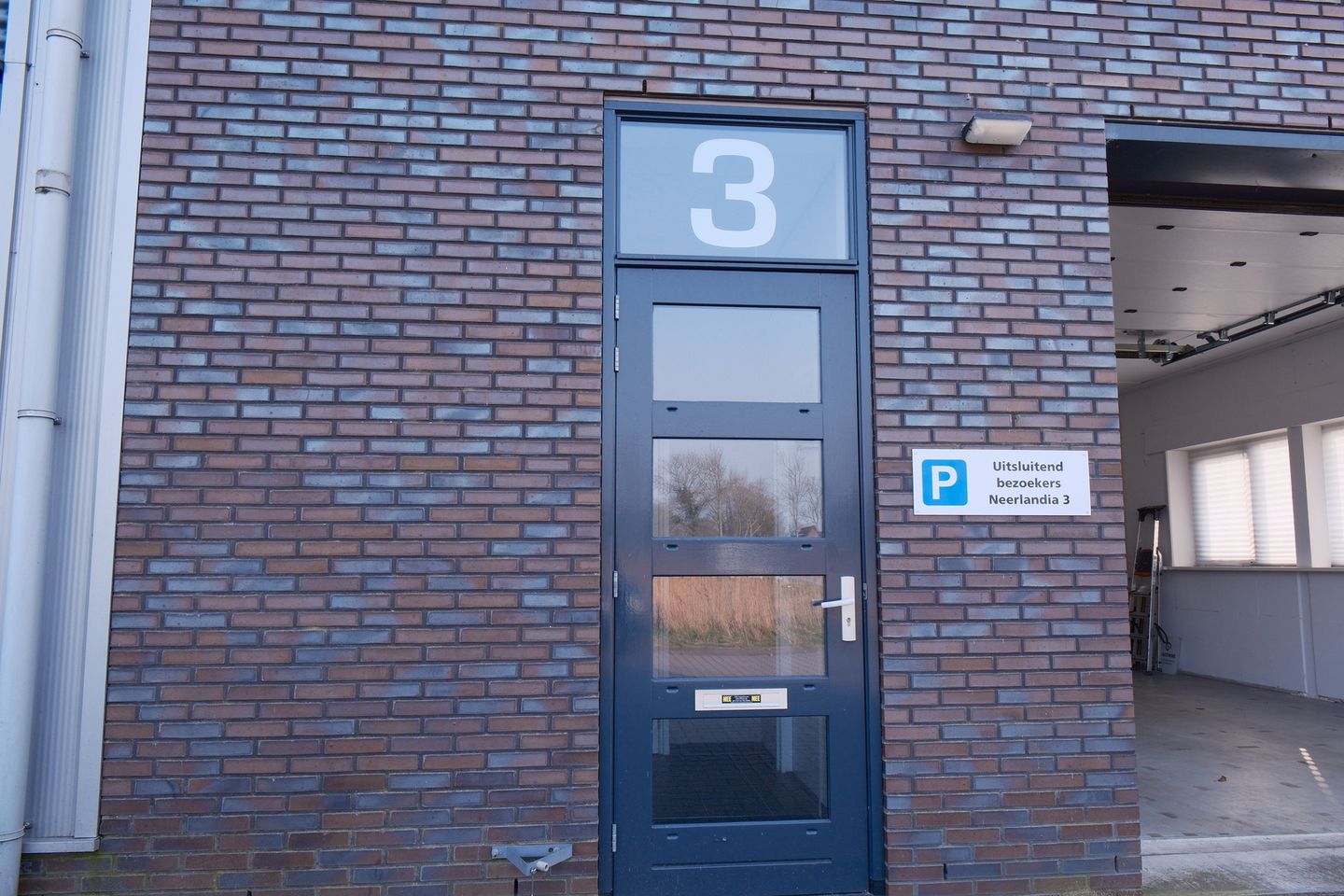 Bekijk foto 3 van Neerlandia 3