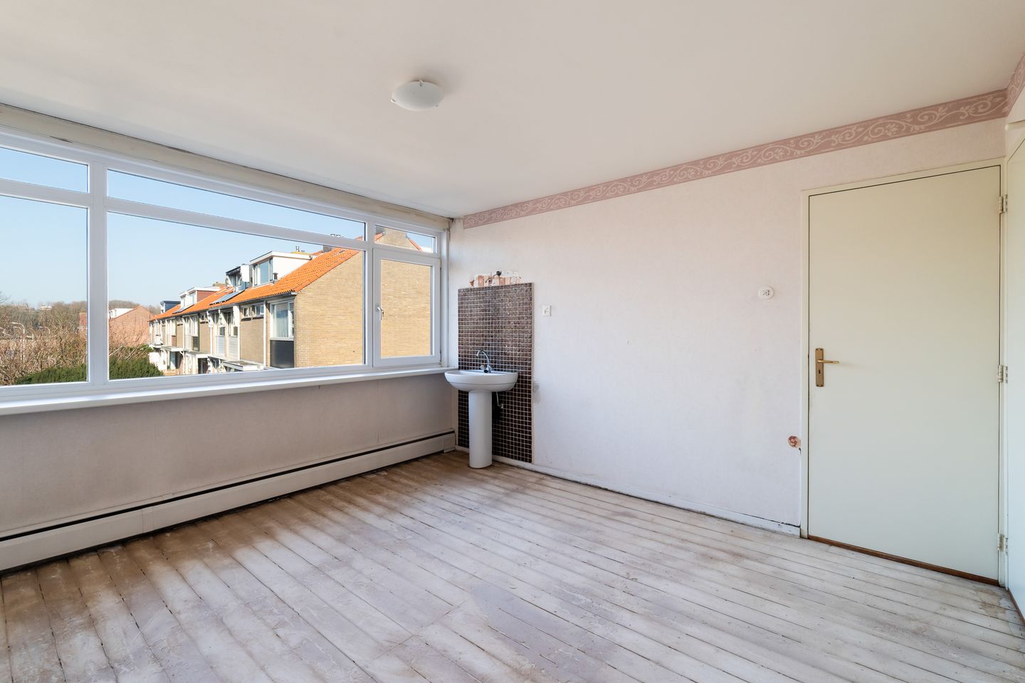 Spacious corner home with garage and renovation potential in central Noordwijk — 18