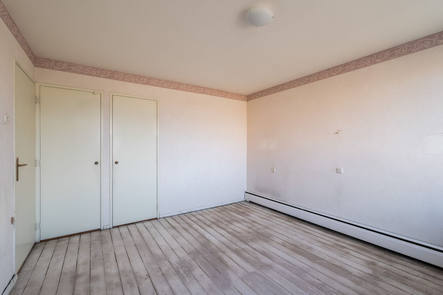 Spacious corner home with garage and renovation potential in central Noordwijk — 19