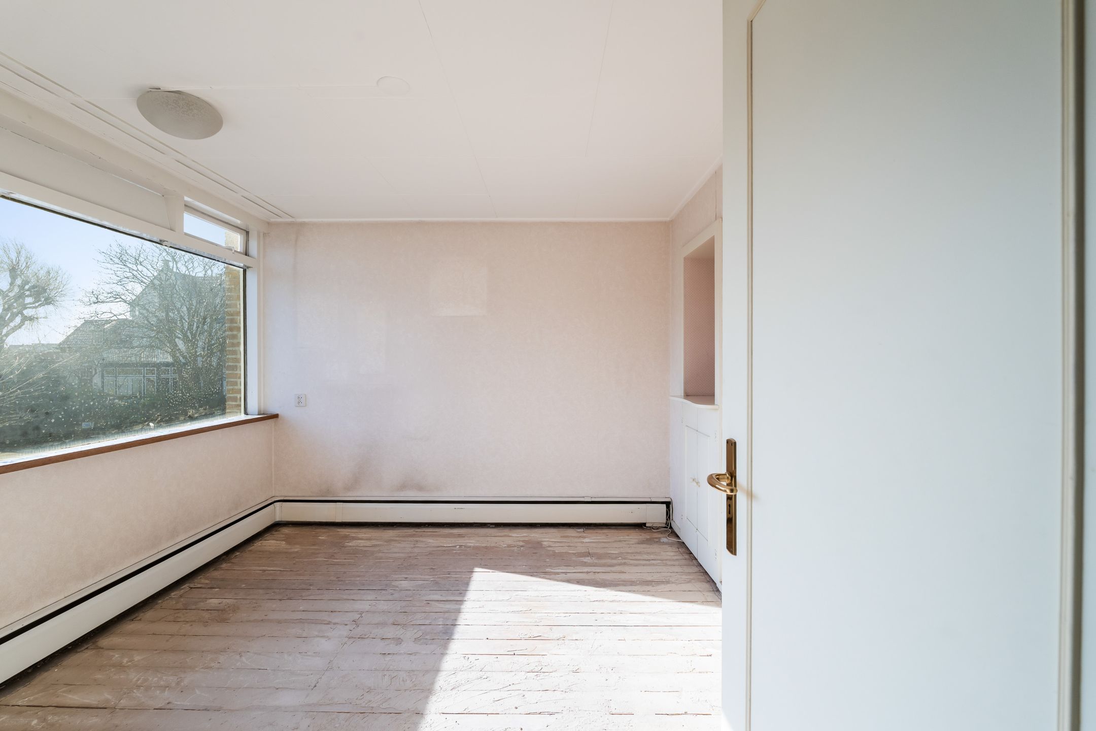 Spacious corner home with garage and renovation potential in central Noordwijk — 20