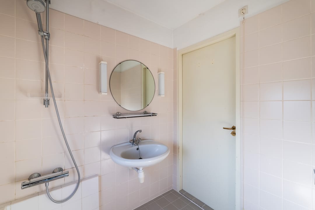 Spacious corner home with garage and renovation potential in central Noordwijk — 25