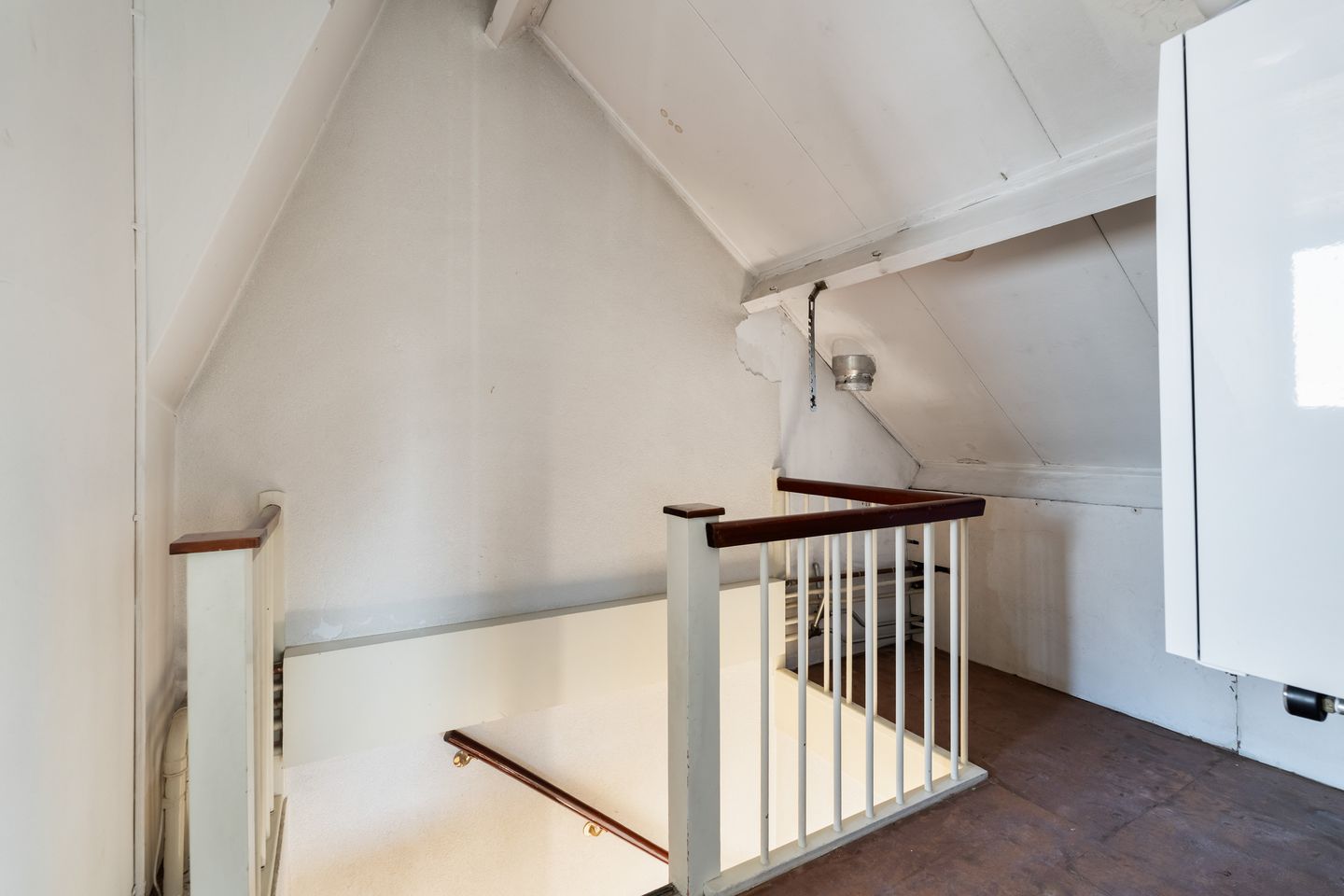 Spacious corner home with garage and renovation potential in central Noordwijk — 28