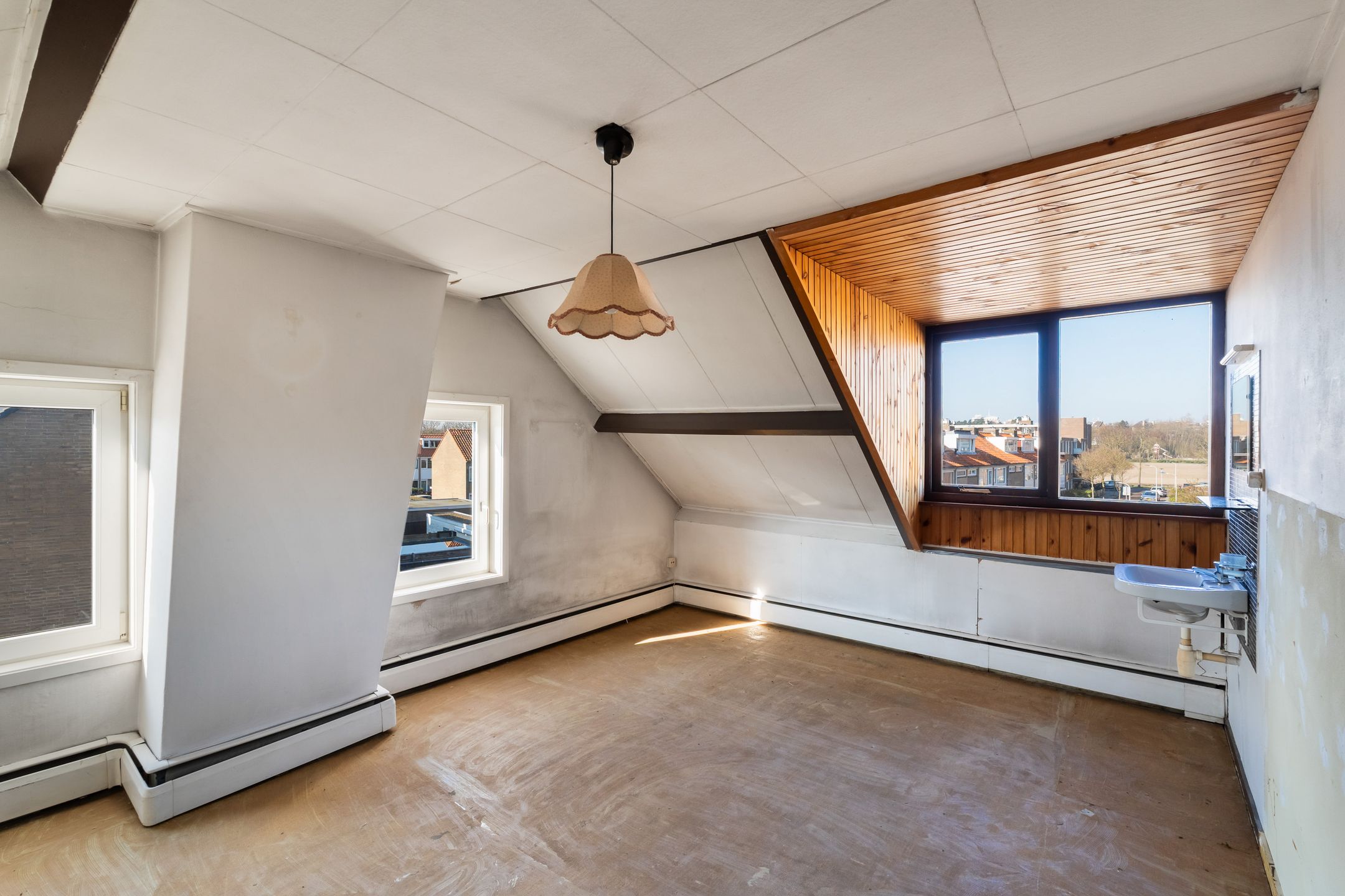Spacious corner home with garage and renovation potential in central Noordwijk — 29