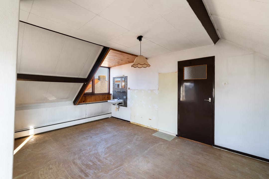 Spacious corner home with garage and renovation potential in central Noordwijk — 30