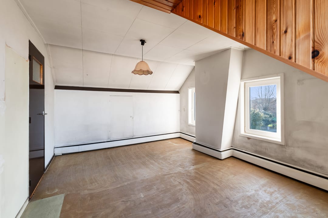 Spacious corner home with garage and renovation potential in central Noordwijk — 31