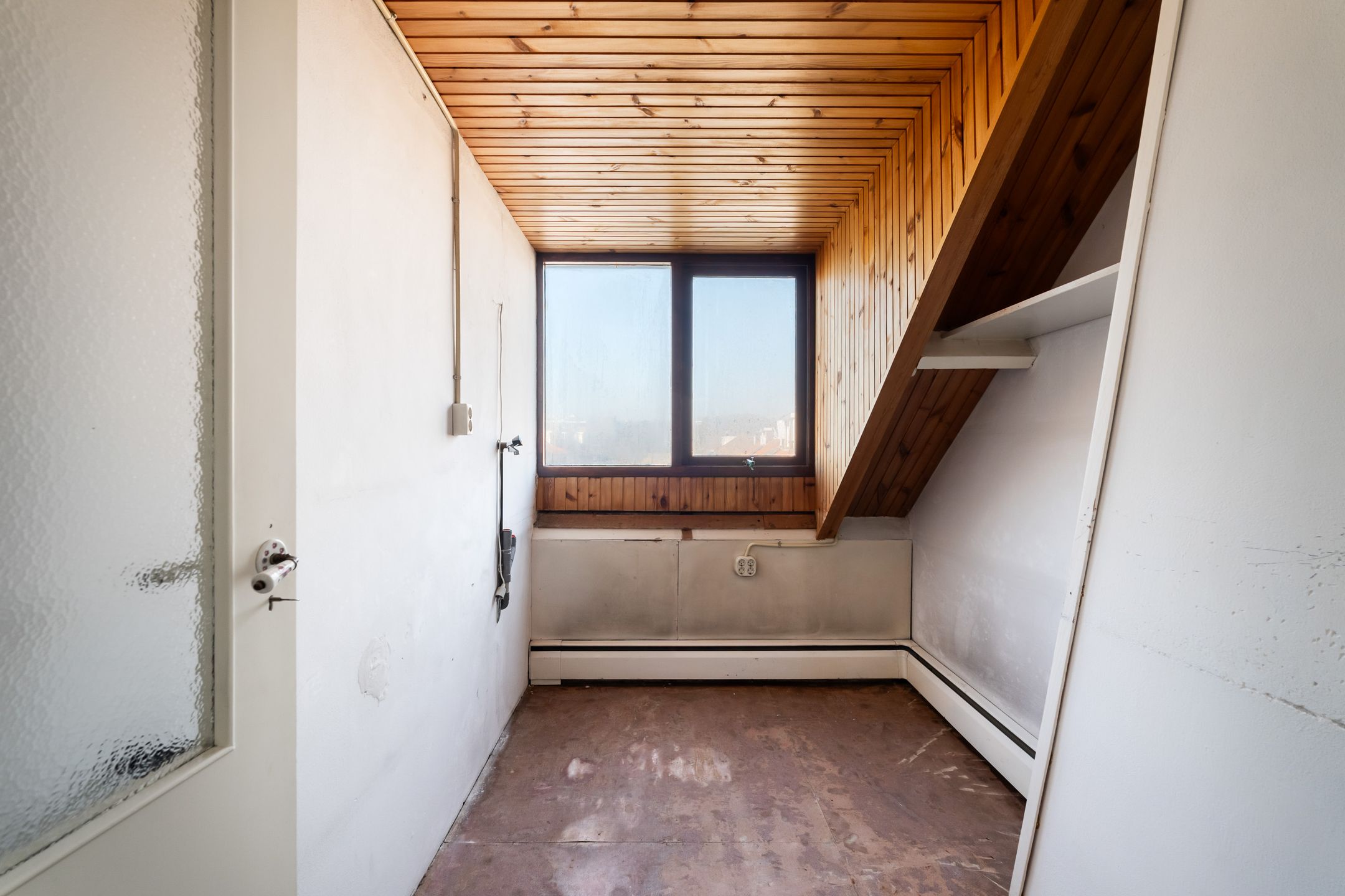 Spacious corner home with garage and renovation potential in central Noordwijk — 32
