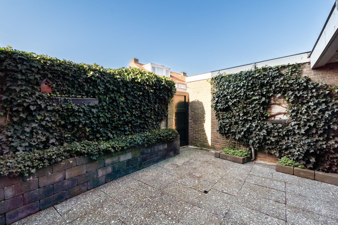 Spacious corner home with garage and renovation potential in central Noordwijk — 34