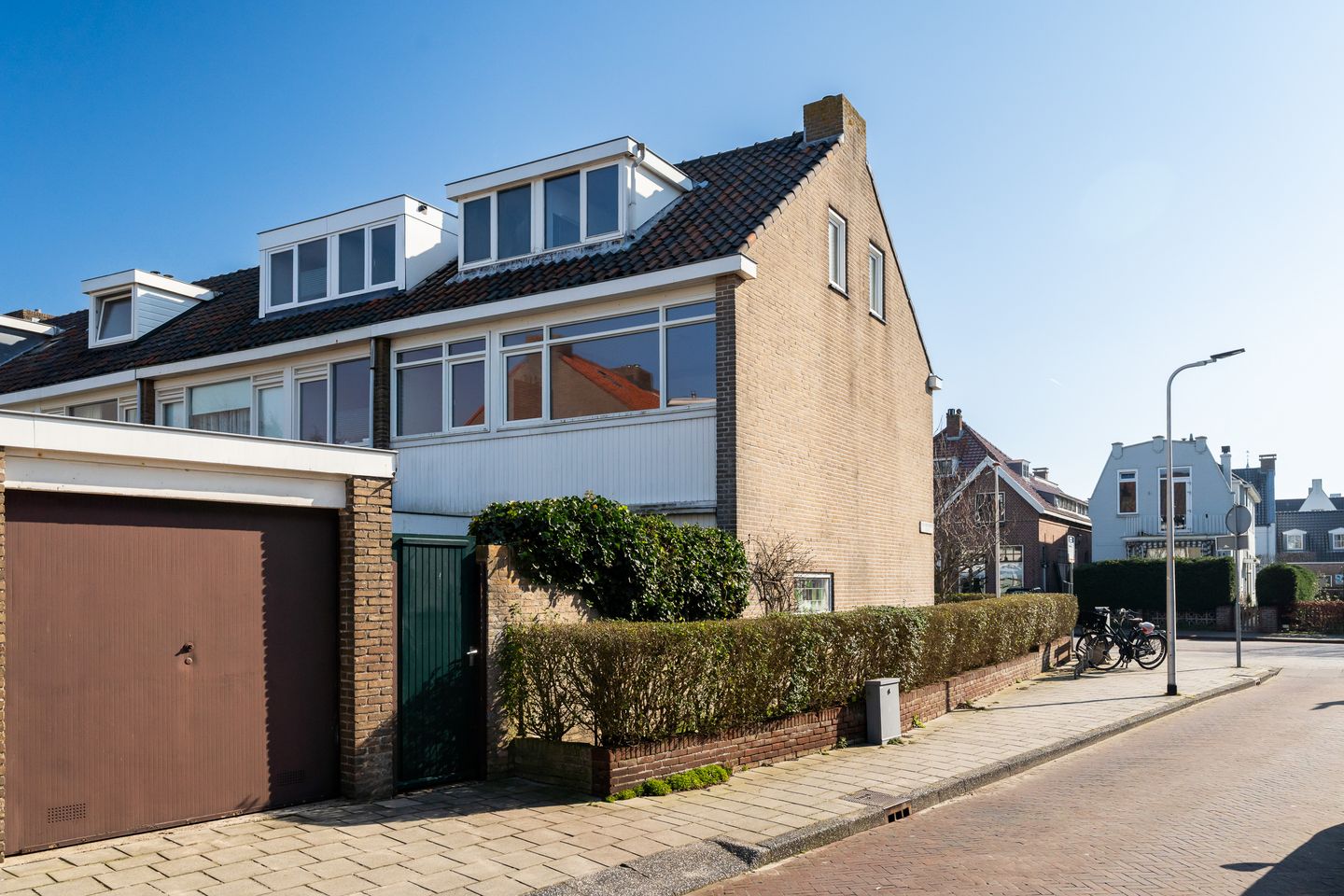 Spacious corner home with garage and renovation potential in central Noordwijk — 39