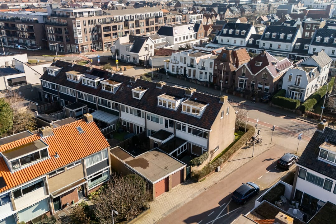 Spacious corner home with garage and renovation potential in central Noordwijk — 40