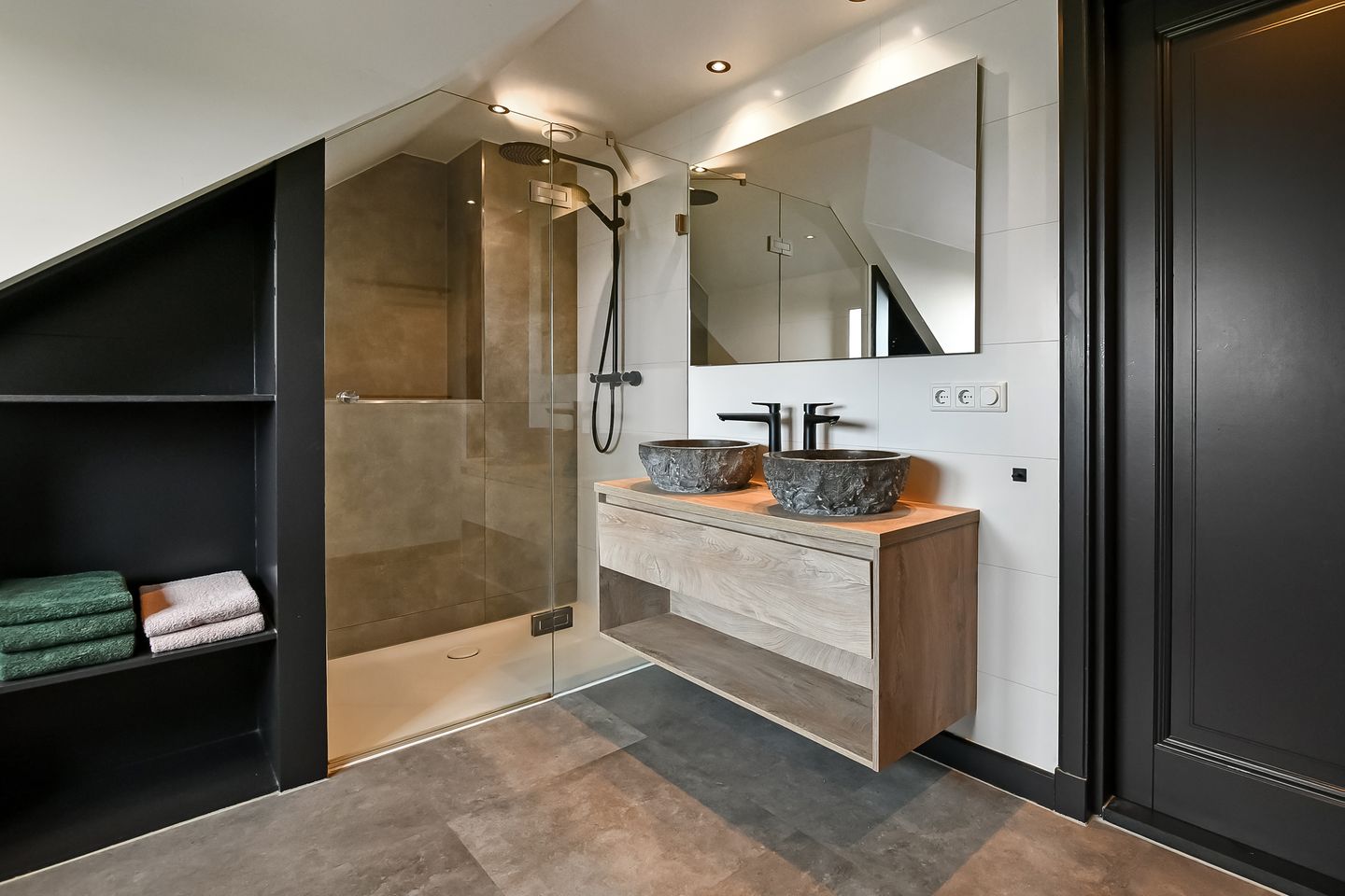 Foto 64 van Rijkerswoerdsestraat 10