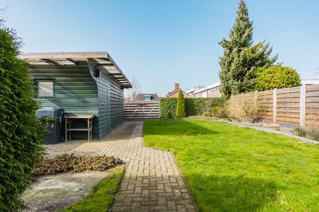 Spacious and well maintained semi detached house with garage in quiet Wijnjewoude — 11