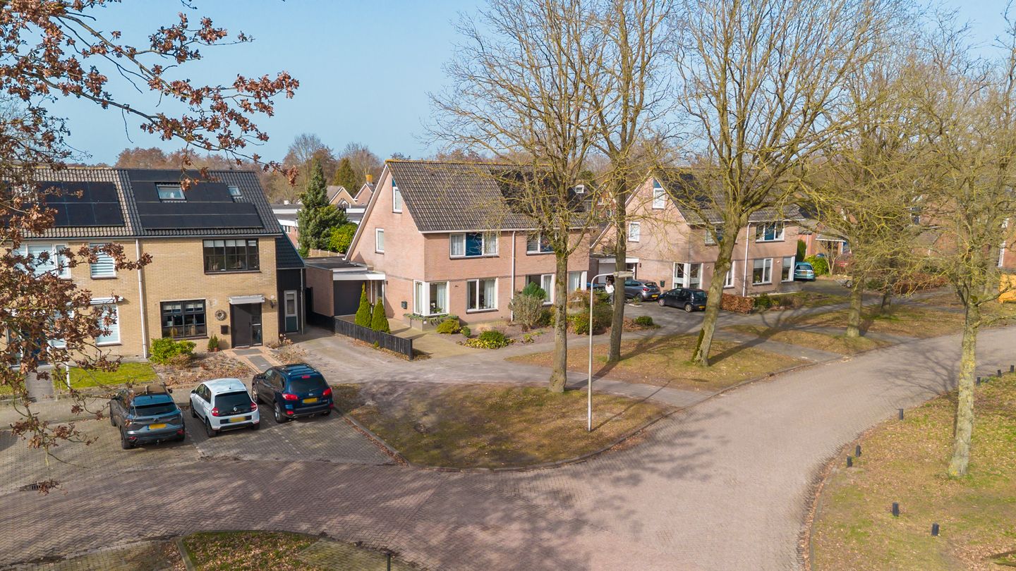 Spacious and well maintained semi detached house with garage in quiet Wijnjewoude — 17