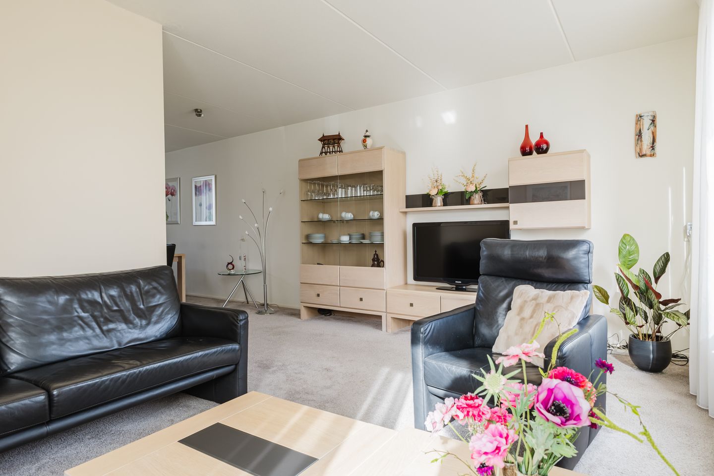 Spacious and well maintained semi detached house with garage in quiet Wijnjewoude — 23