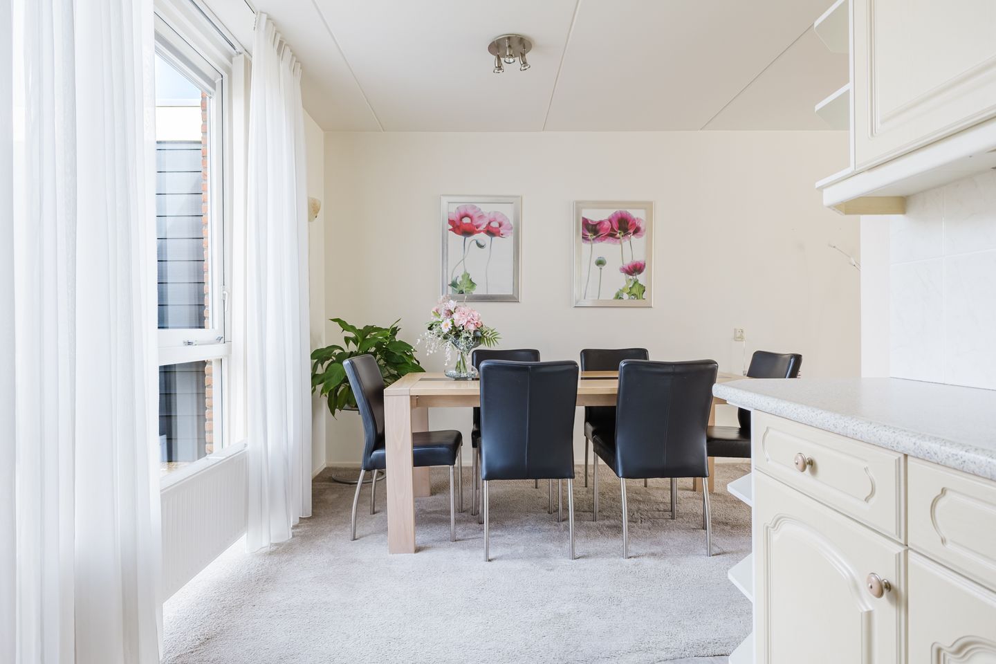 Spacious and well maintained semi detached house with garage in quiet Wijnjewoude — 27