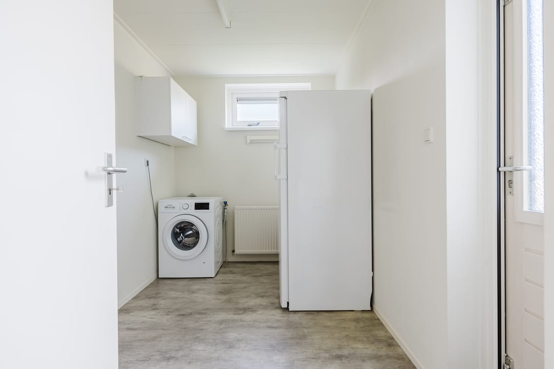 Spacious and well maintained semi detached house with garage in quiet Wijnjewoude — 30
