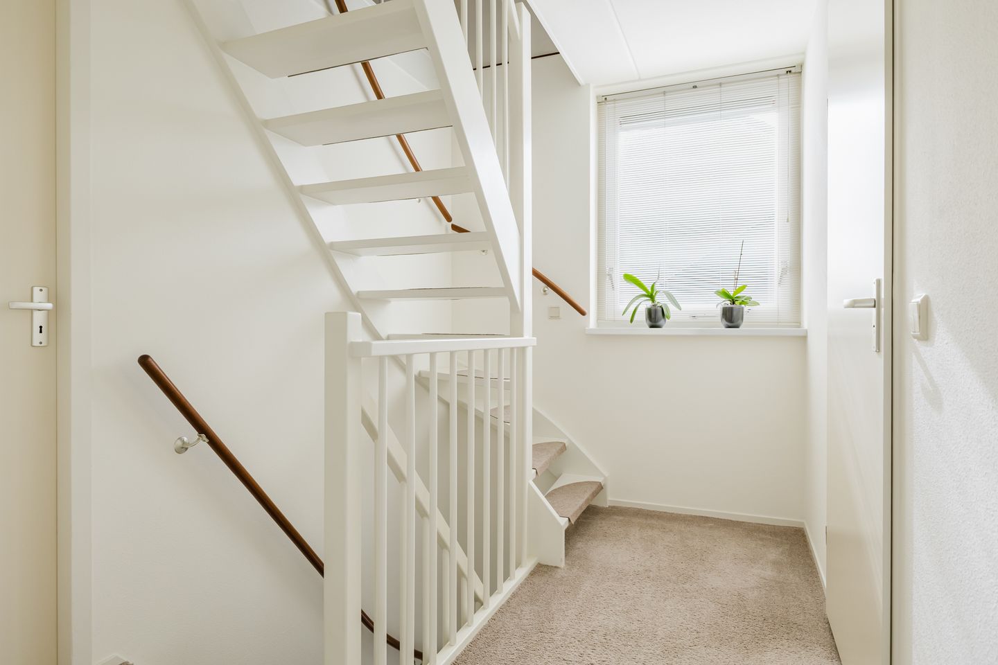 Spacious and well maintained semi detached house with garage in quiet Wijnjewoude — 32