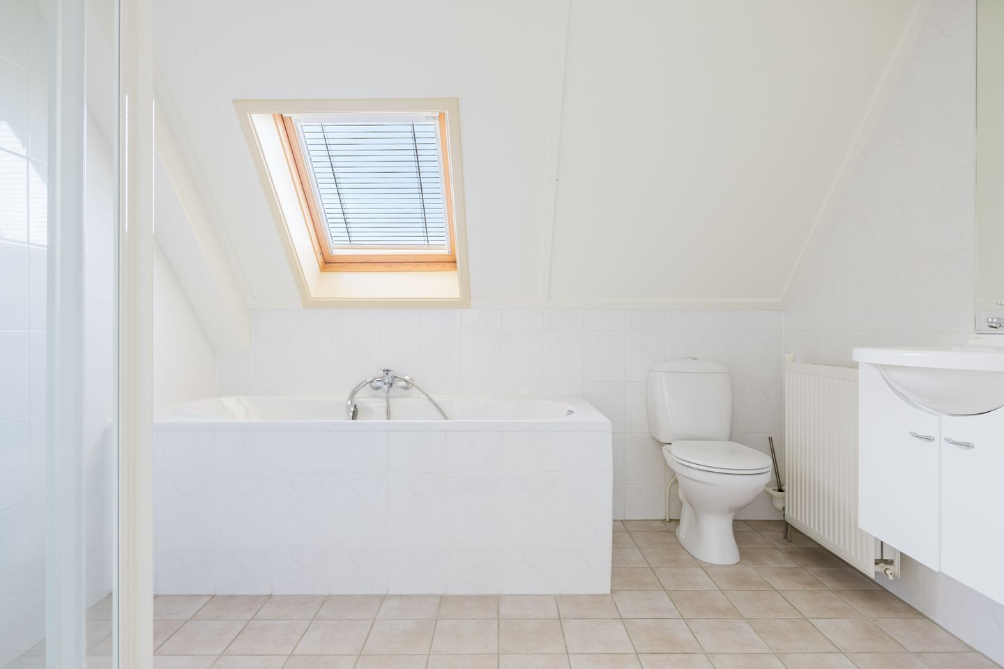Spacious and well maintained semi detached house with garage in quiet Wijnjewoude — 33