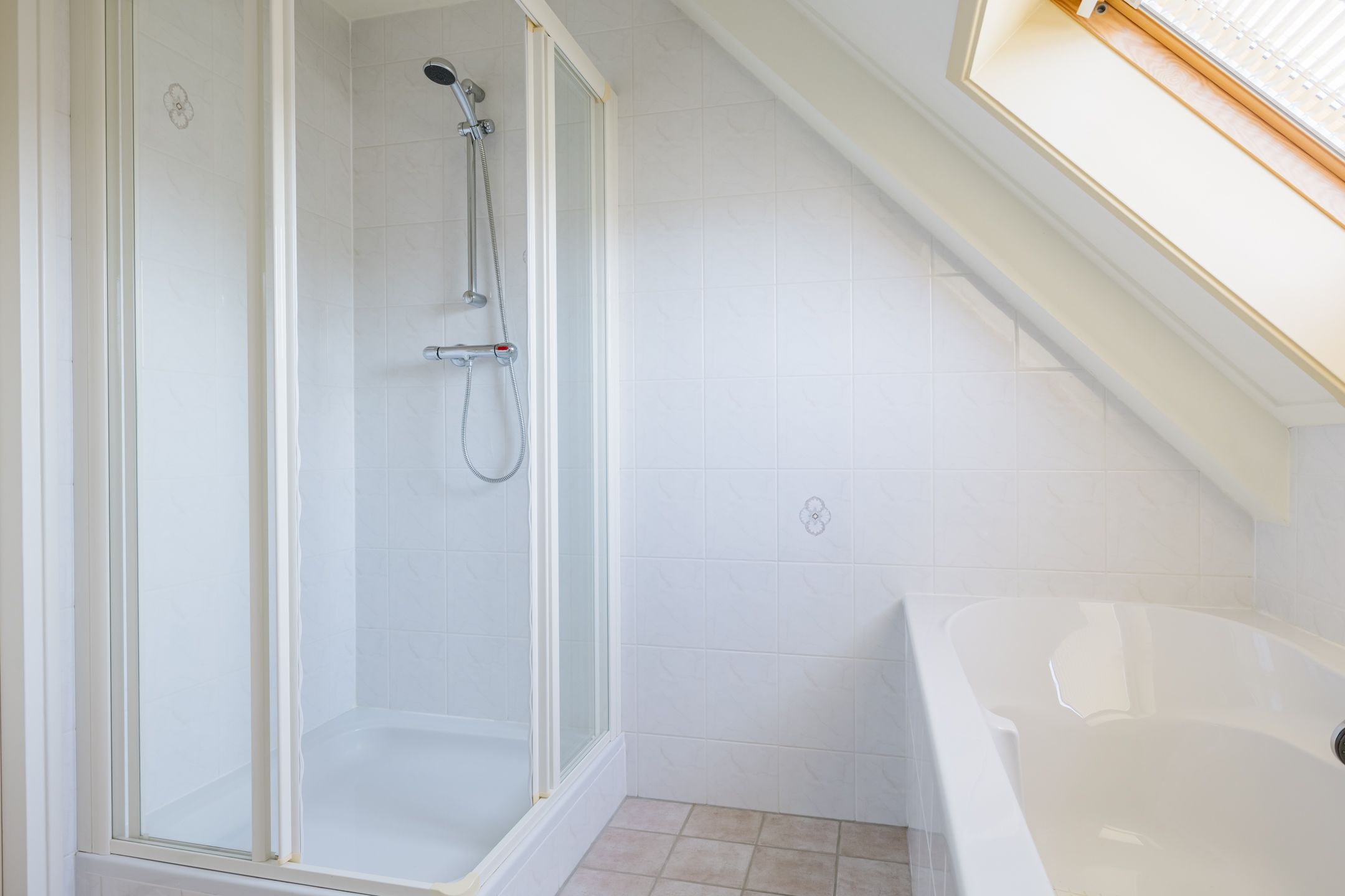 Spacious and well maintained semi detached house with garage in quiet Wijnjewoude — 34