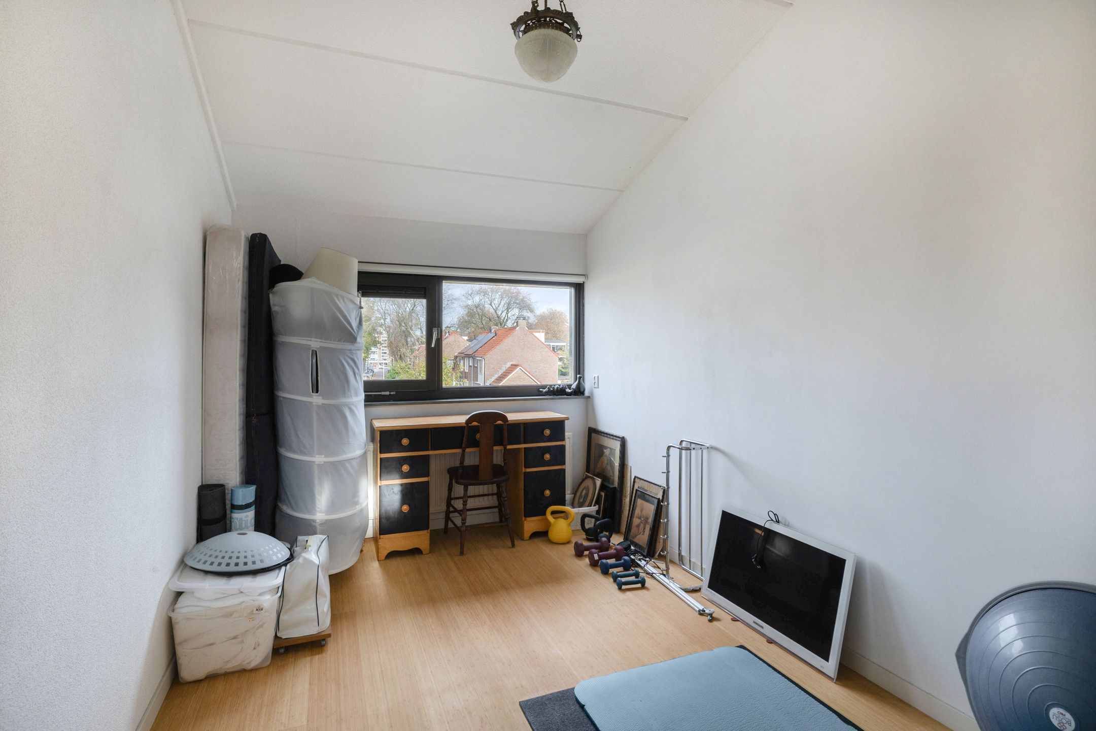 Split-Level Home with Water Views and Private Dock in Wormerveer — 16