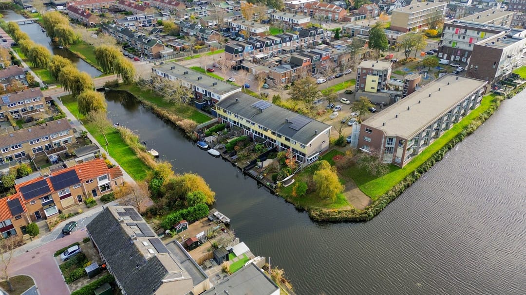 Split-Level Home with Water Views and Private Dock in Wormerveer — 25
