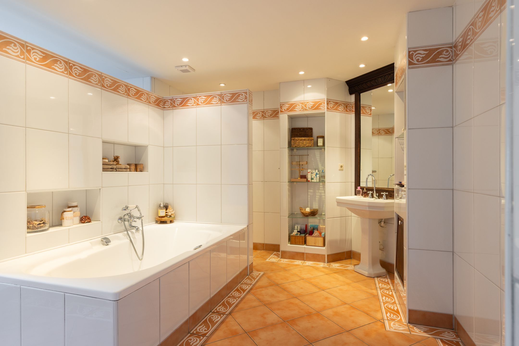 Stately Country Home with Private Driveway and Spacious Plot in Rucphen — 45