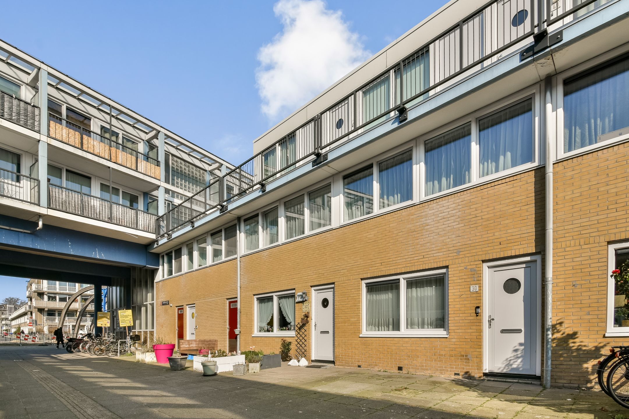 Modern corner apartment with bought-off leasehold and Energy Label A in Amsterdam IJplein — 16