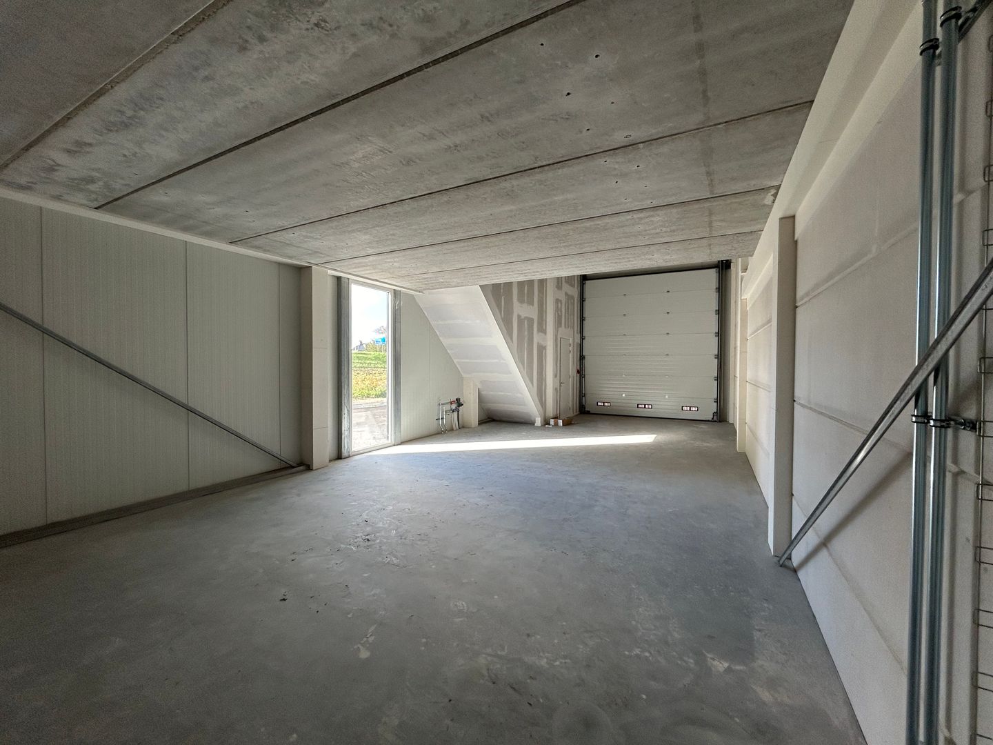 View photo 3 of Honderdland 976