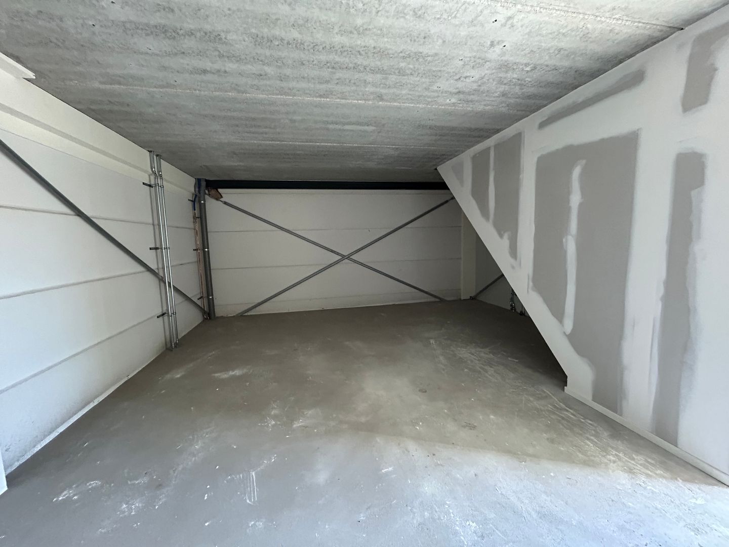 View photo 4 of Honderdland 976