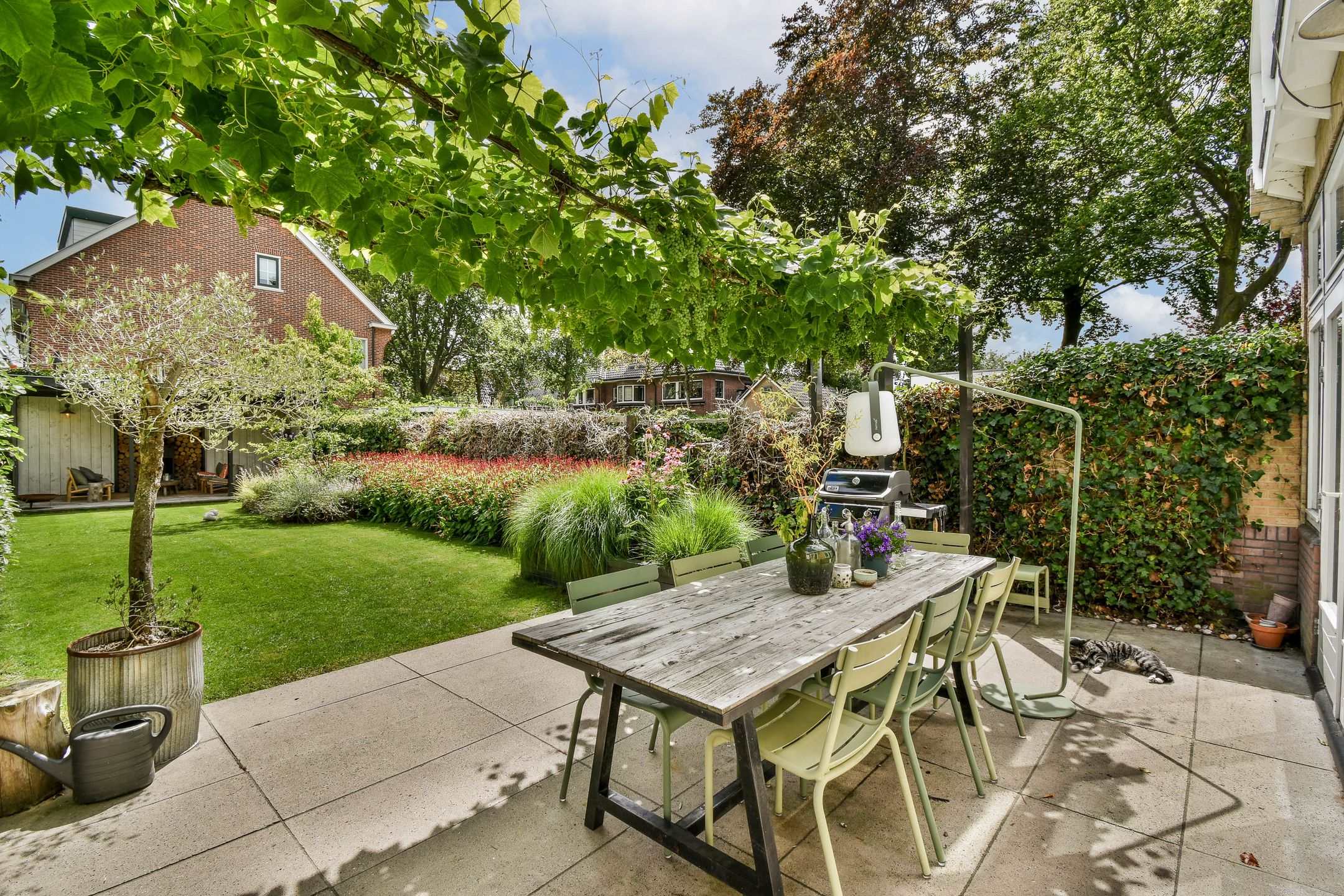 Stylish 1930s Semi-Detached Home with 5 Bedrooms in Sassenheim Center — 14