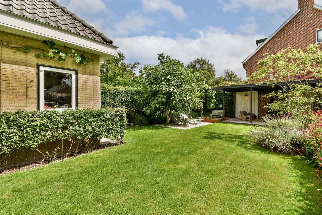 Stylish 1930s Semi-Detached Home with 5 Bedrooms in Sassenheim Center — 15
