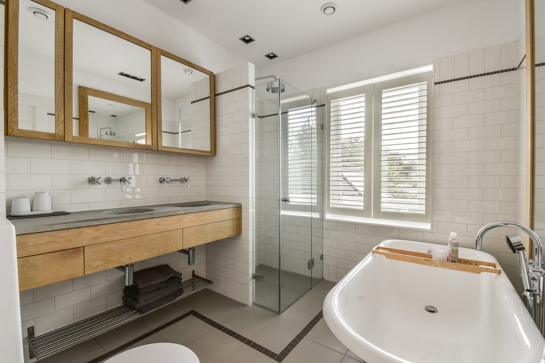 Stylish 1930s Semi-Detached Home with 5 Bedrooms in Sassenheim Center — 24