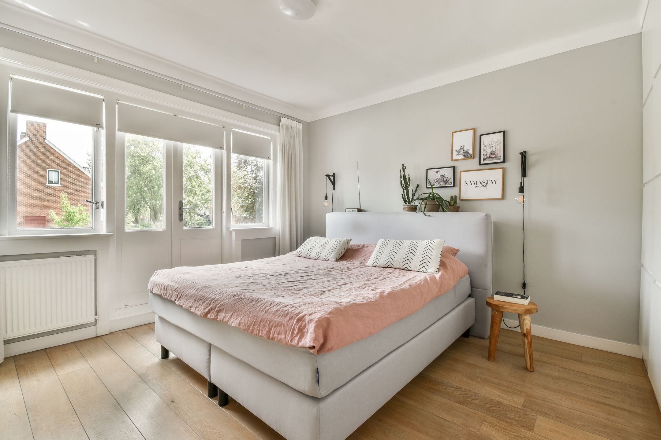Stylish 1930s Semi-Detached Home with 5 Bedrooms in Sassenheim Center — 20