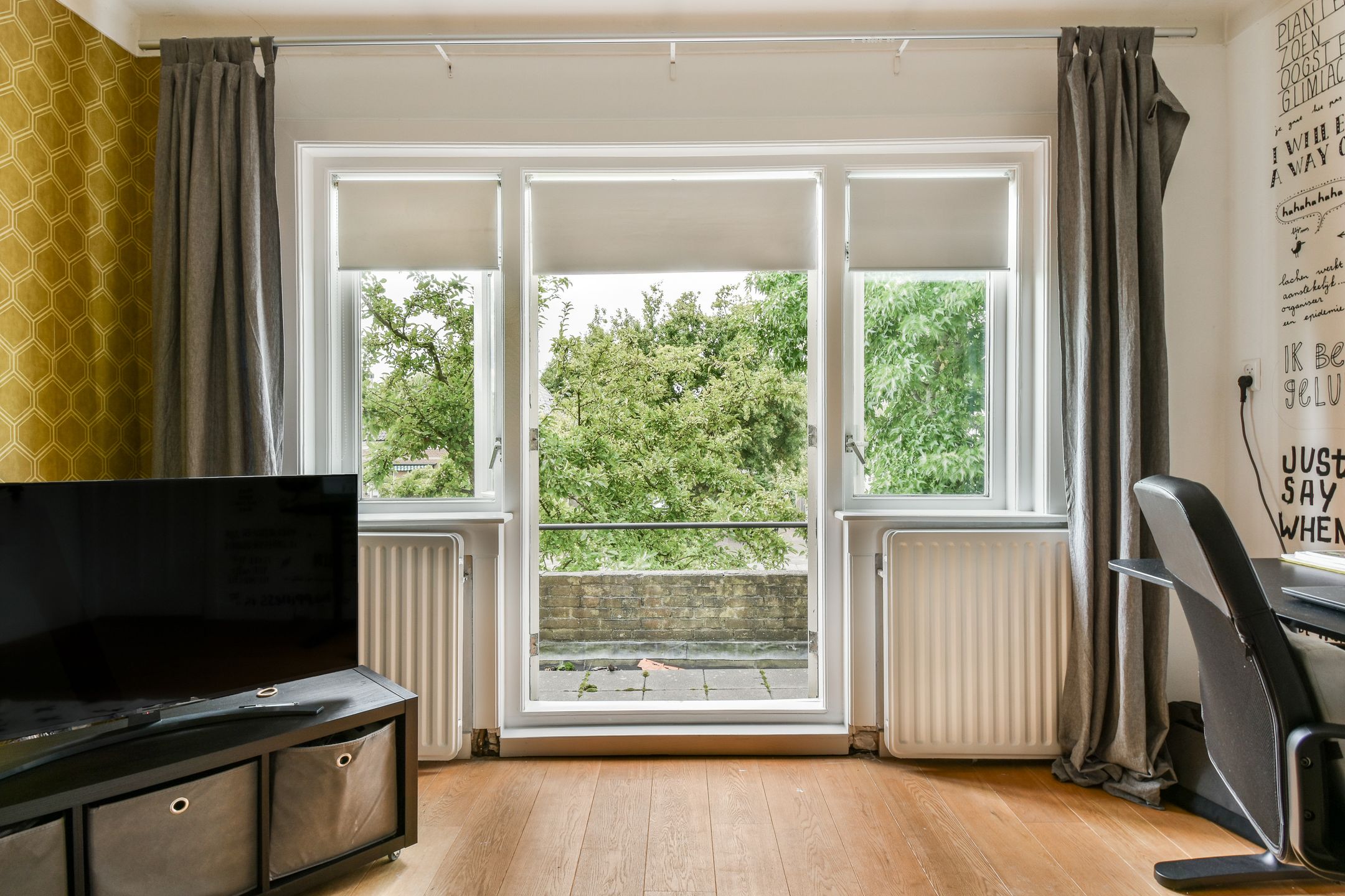 Stylish 1930s Semi-Detached Home with 5 Bedrooms in Sassenheim Center — 22
