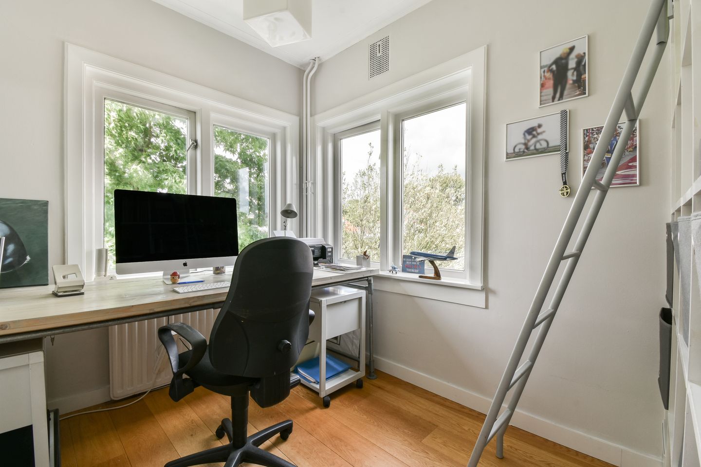 Stylish 1930s Semi-Detached Home with 5 Bedrooms in Sassenheim Center — 23