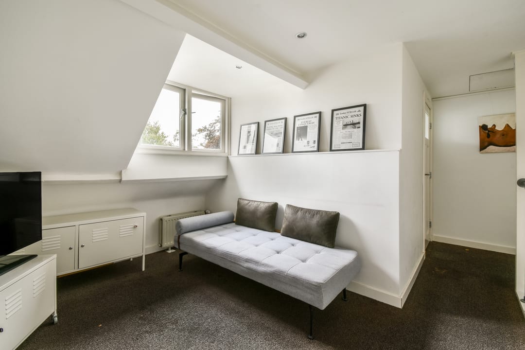 Stylish 1930s Semi-Detached Home with 5 Bedrooms in Sassenheim Center — 26