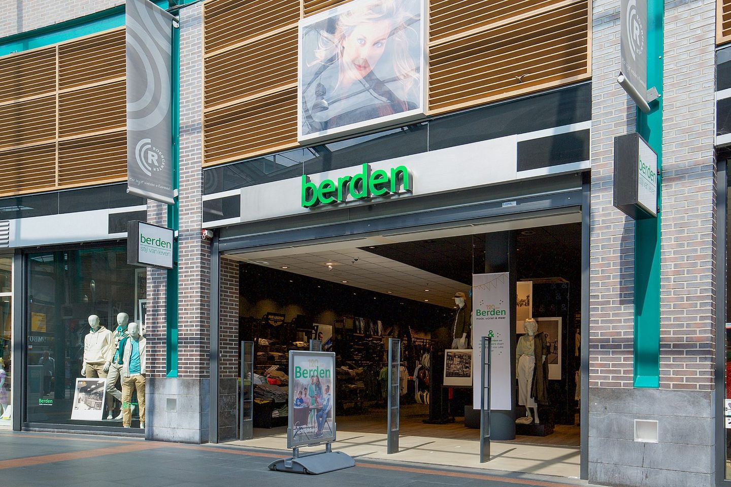 Bekijk foto 2 van Roersingelpassage 1