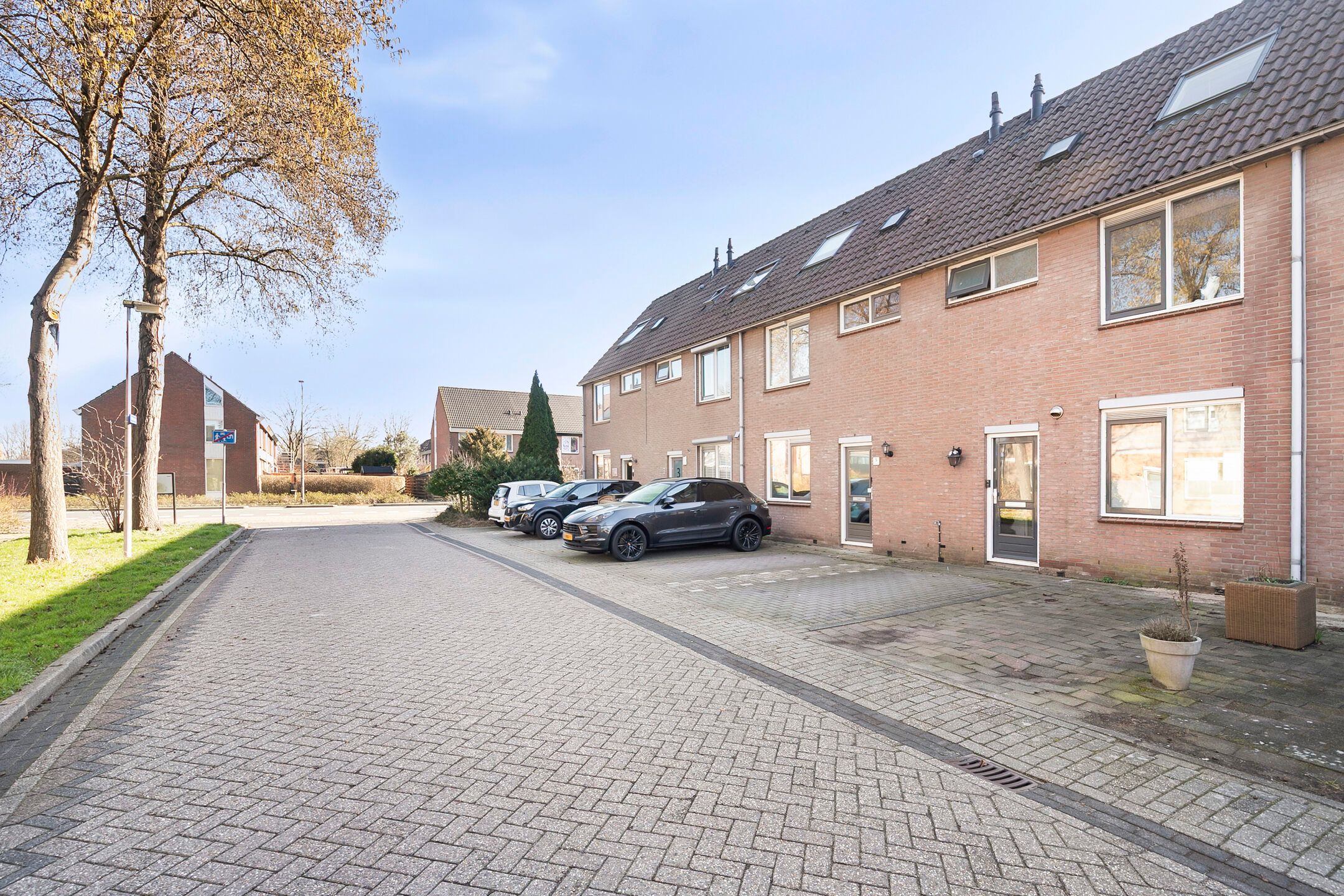 Photo 3 of Dotterbloem 7