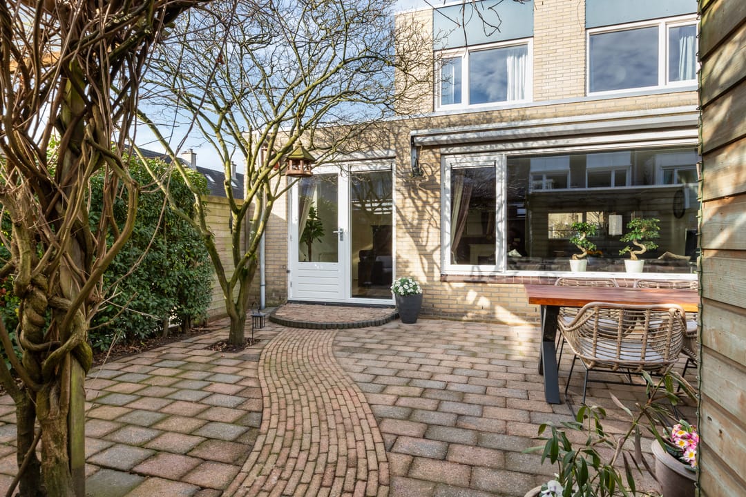 Spacious and sustainable corner house with office potential in Gouda Goverwelle — 60