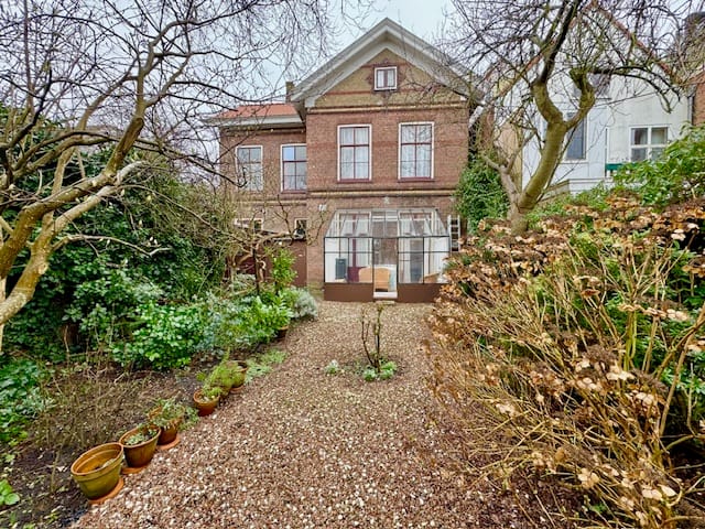 View photo 2 of Raamstraat 16