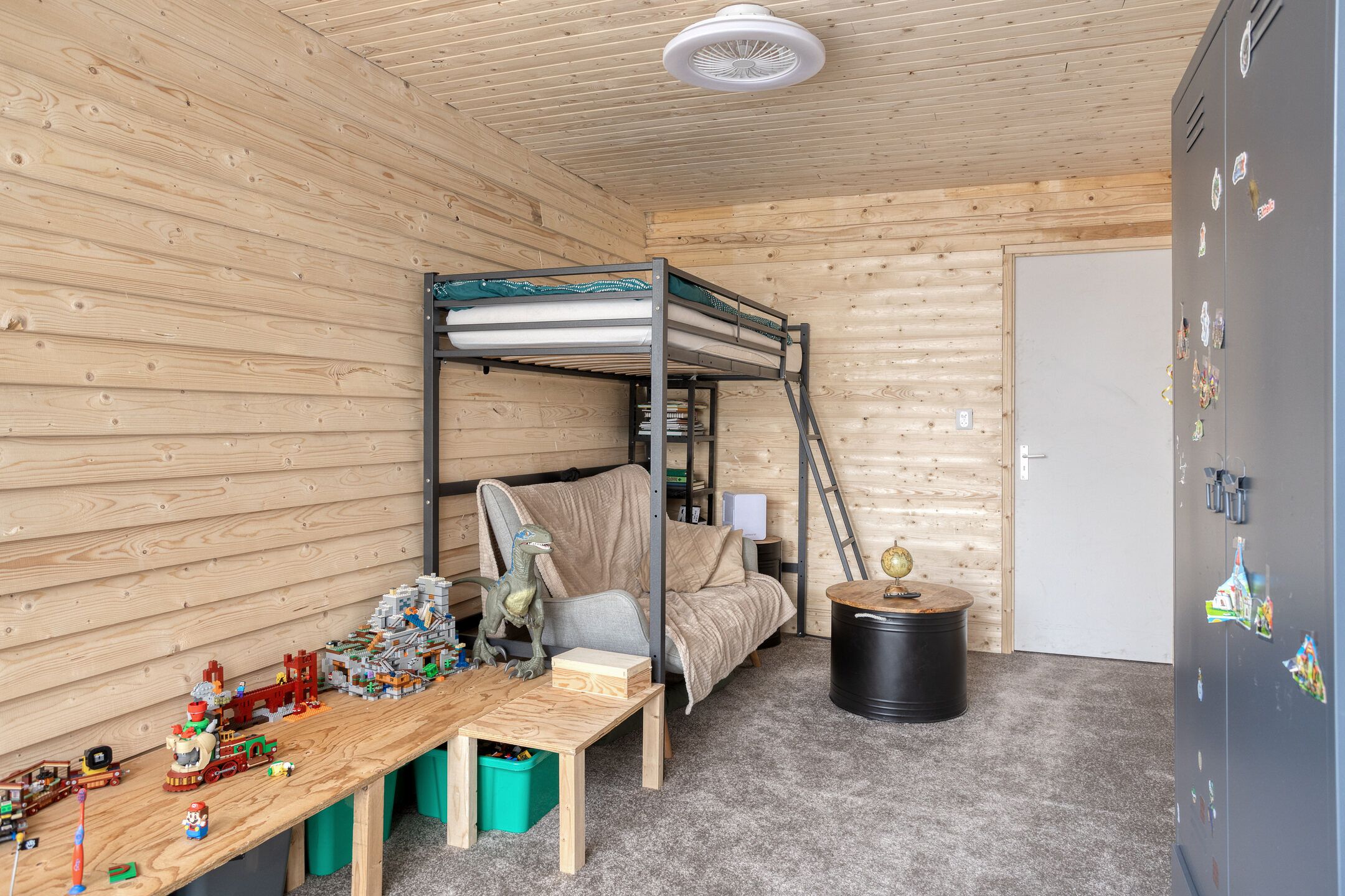 Spacious detached family home with 5 bedrooms and sunny garden in Sluiskil — 12