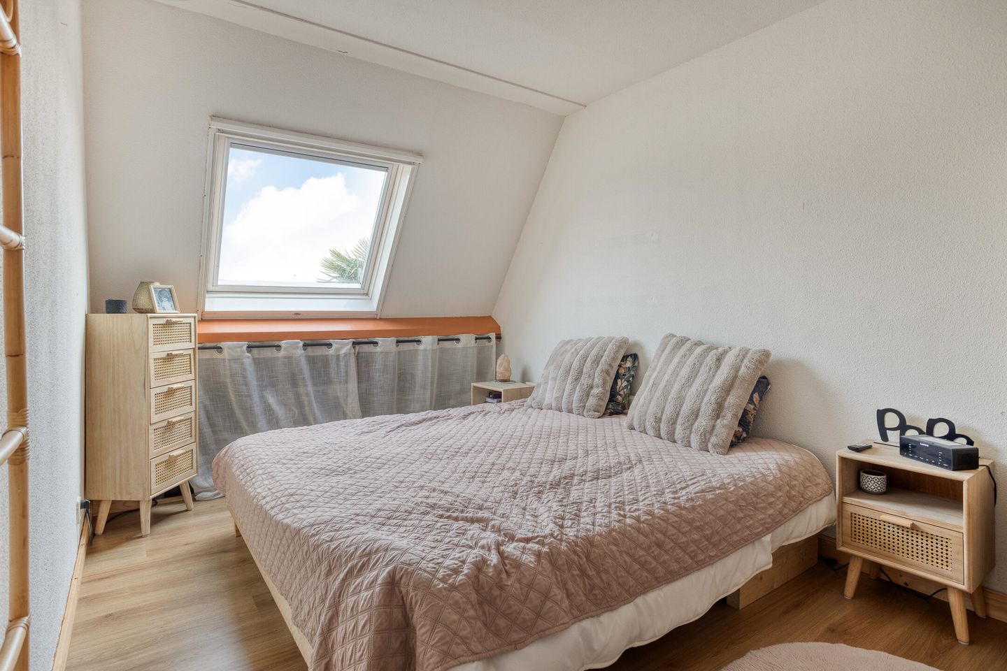Spacious detached family home with 5 bedrooms and sunny garden in Sluiskil — 16