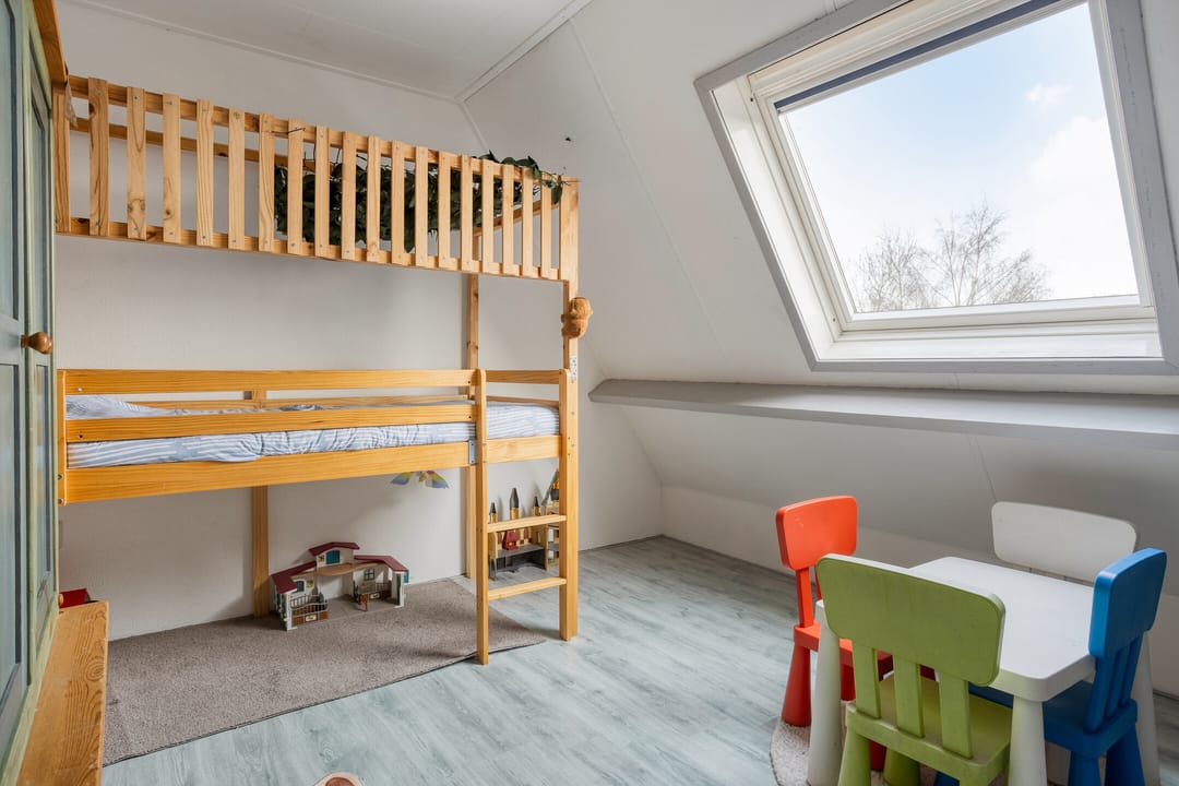 Spacious detached family home with 5 bedrooms and sunny garden in Sluiskil — 20