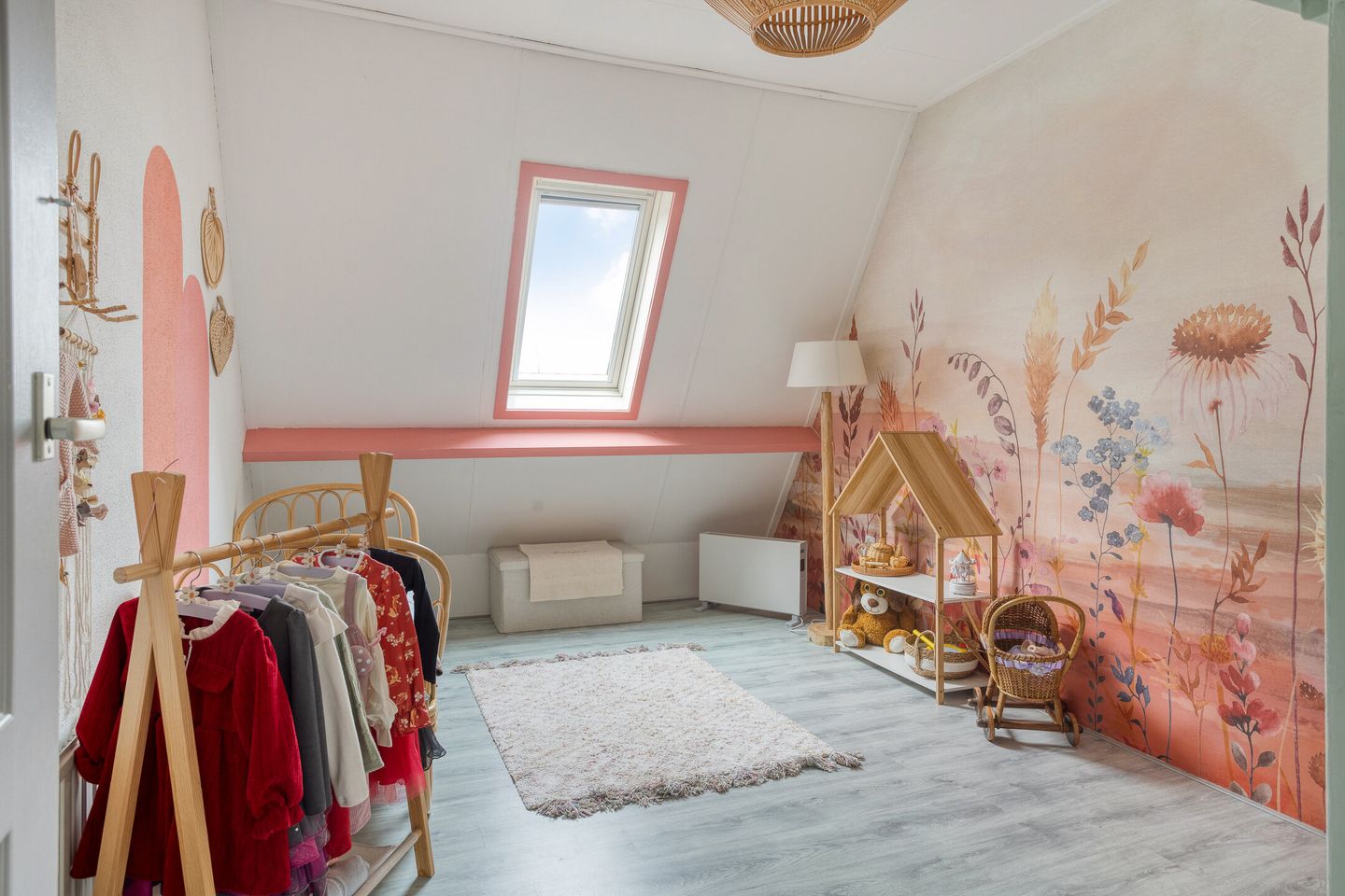 Spacious detached family home with 5 bedrooms and sunny garden in Sluiskil — 22